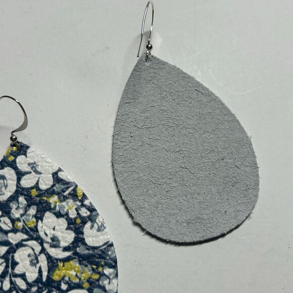 Handmade Genuine Leather Navy Poppy Floral Boho Teardrop Earrings 2.25" - Picture 4 of 4